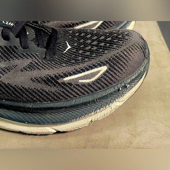 HOKA Clifton 9 Women’s Running Shoes - Black/White - Women’s Size 9.5 B - Picture 8 of 9